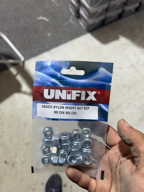 Nylon Insert Nut BZP M8 (20)